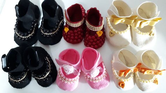 Sapatinho de feltro Bebe Boneca Festa meia perola, - ateliepanoearomas17.  Sapatinhos de feltro Bebe