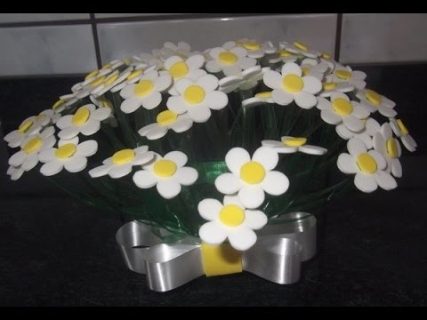 Como fazer vaso de flores com garrafa pet e eva