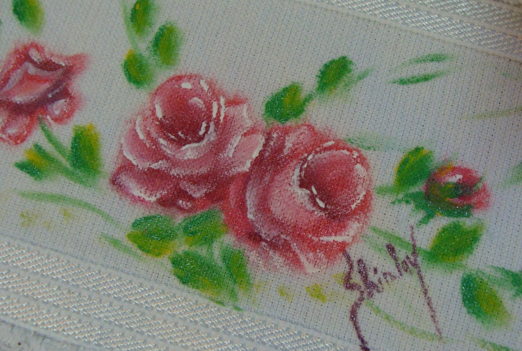 Pintando rosas no tecido