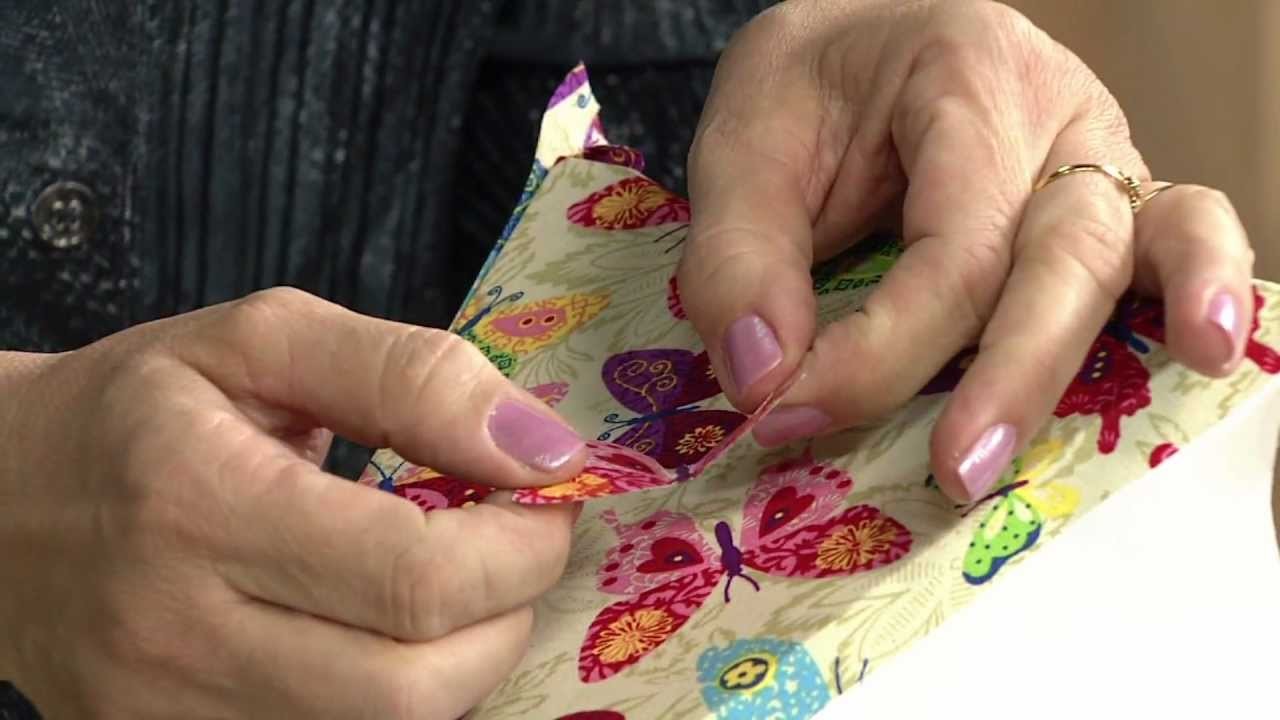 Veja como personalizar um abajur com borboletas de tecido em relevo!