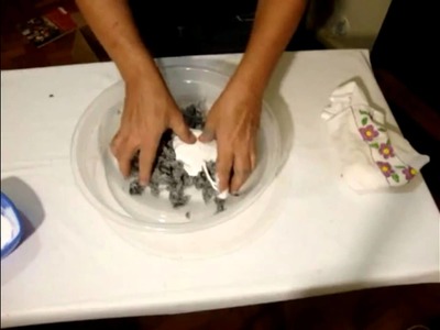 Como fazer massa de papel mache -  How to make paper mache - Cómo hacer papel maché