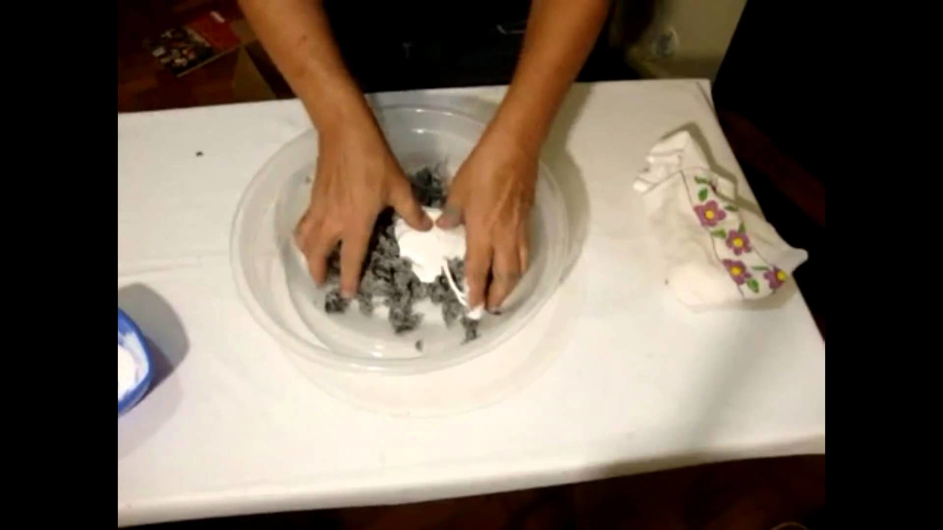 Como fazer massa de papel mache -  How to make paper mache - Cómo hacer papel maché
