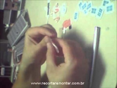 Recortar e Montar Papercraft - Miniatura HS002 - Video 2 - Dobrando.wmv