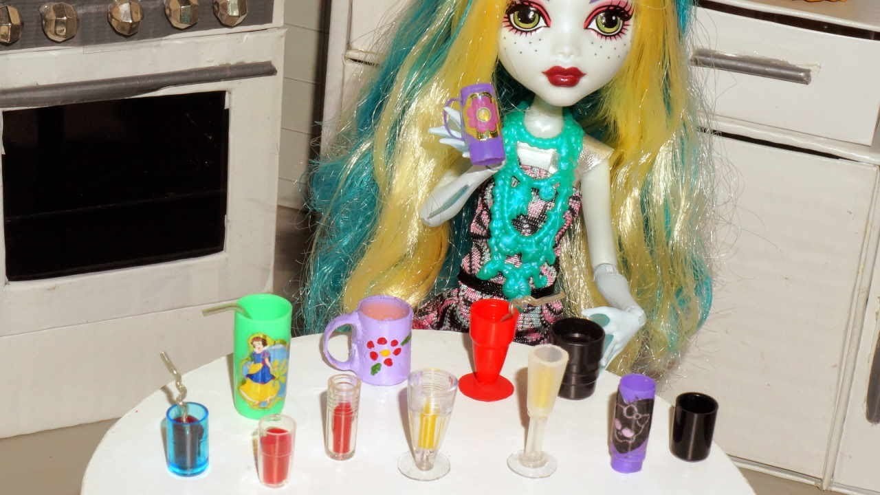 Como fazer copos, canecas e taças para boneca Monster High, Barbie, etc