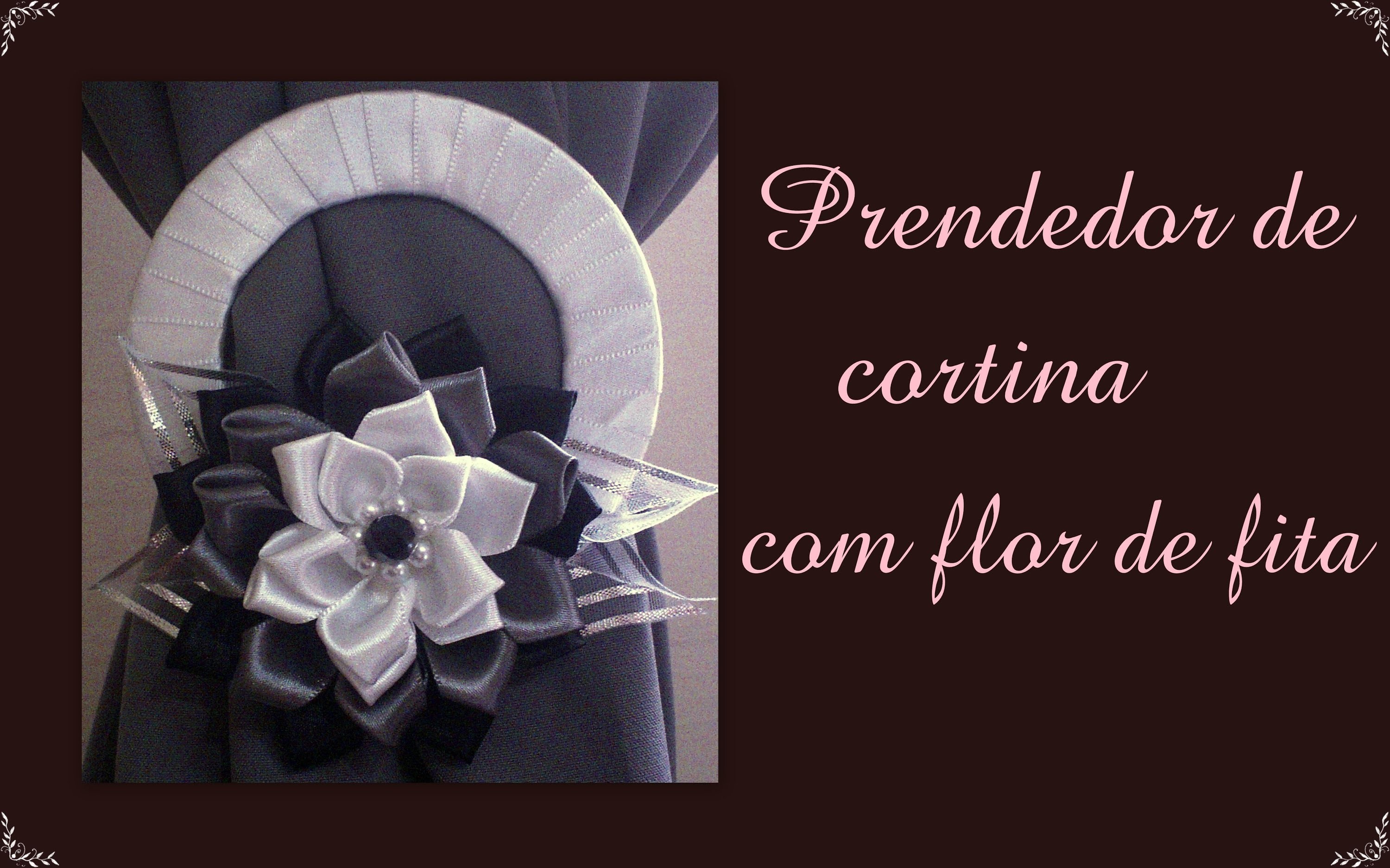 Prendedor de cortina com flor de fita de cetim. Catch curtain with flower satin ribbon