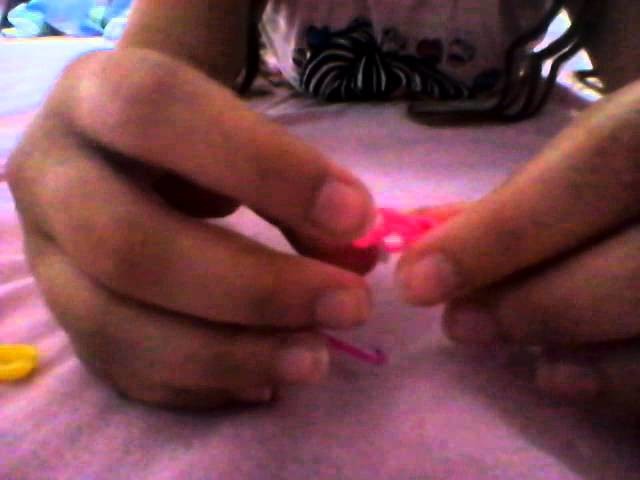 Como fazer pulseras rainbow loom