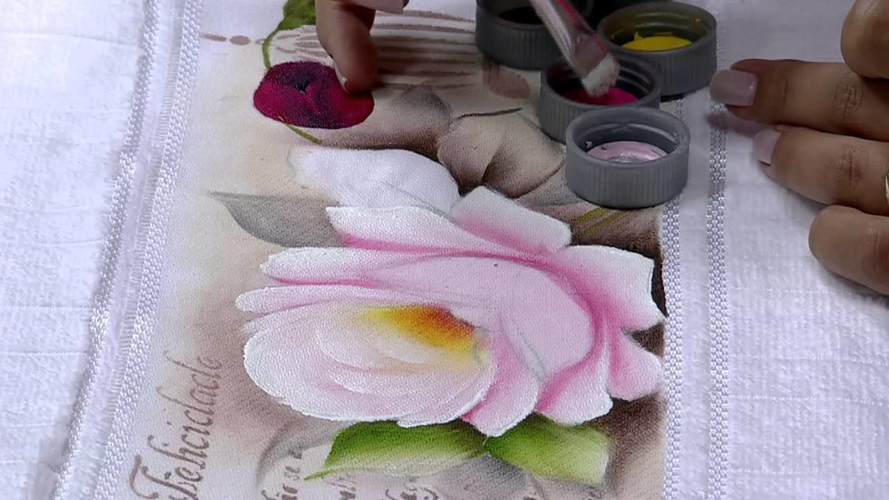 Mulher.com 19.03.2015 Ana Laura Rodrigues - Pintura em toalha rosas Parte 2.2