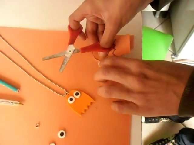 TUTORIAL : Como fazer um colar de EVA? (Fantasminha do Pacman)
