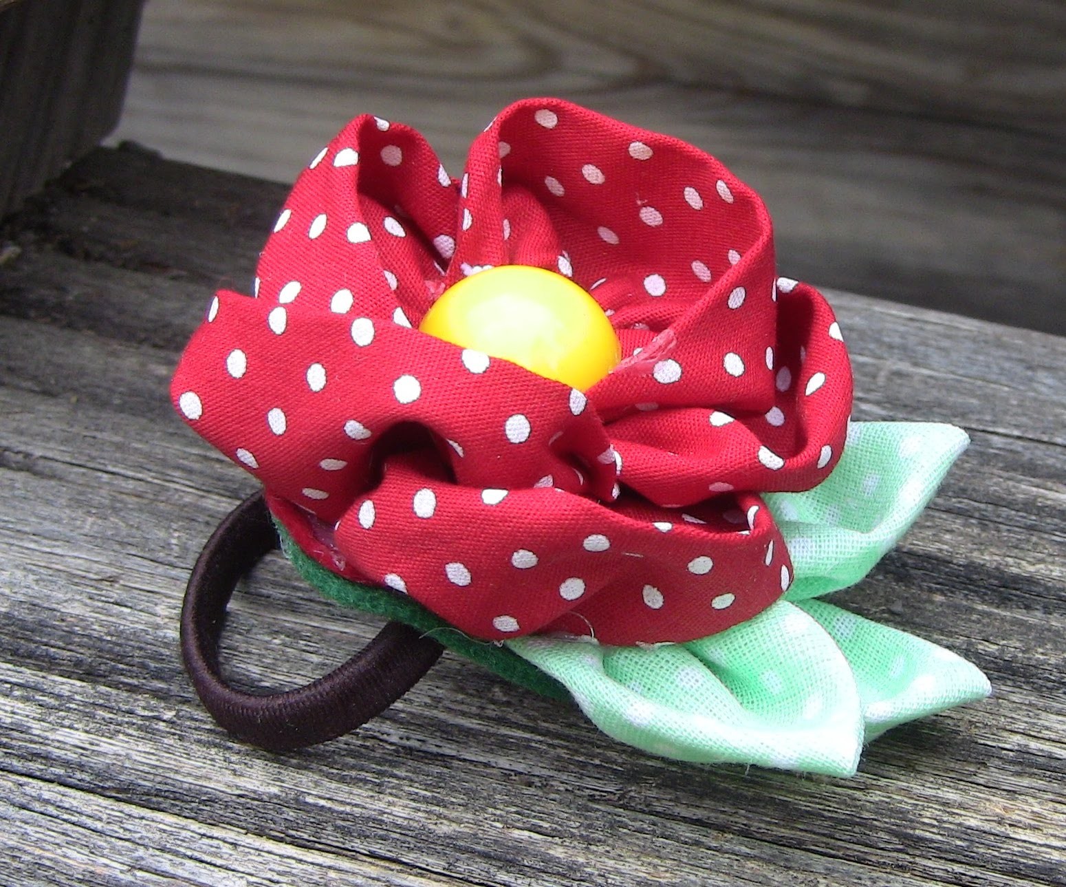 D.I.Y. Liga com rosa de  tecido  - Fabric flower tutorial