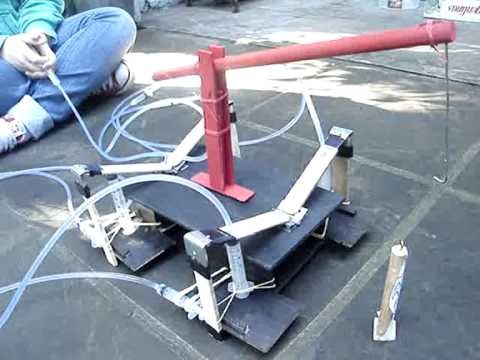O Bicho que Anda (Robô Hidráulico) - Projeto de Física