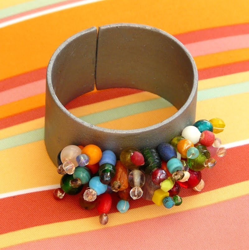 Upcycled Beaded Cuff Bracelet out of PVC. Encanamento Reciclado em uma Pulseira.