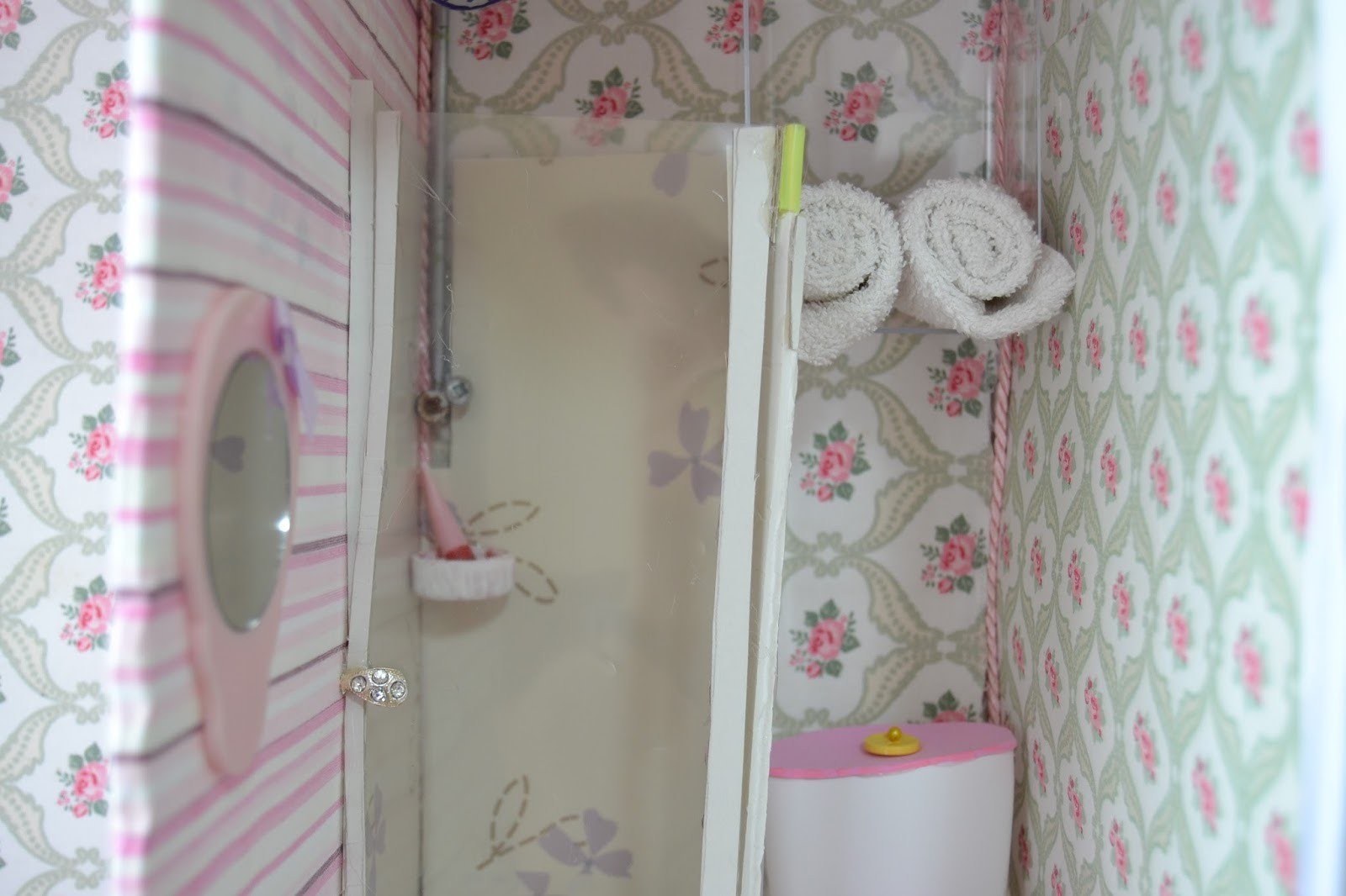 DIY: Como fazer um banheiro box para a boneca Barbie ♥