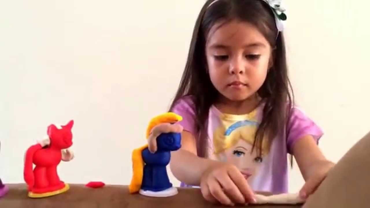 Fio y sus manualidades playdoll pony