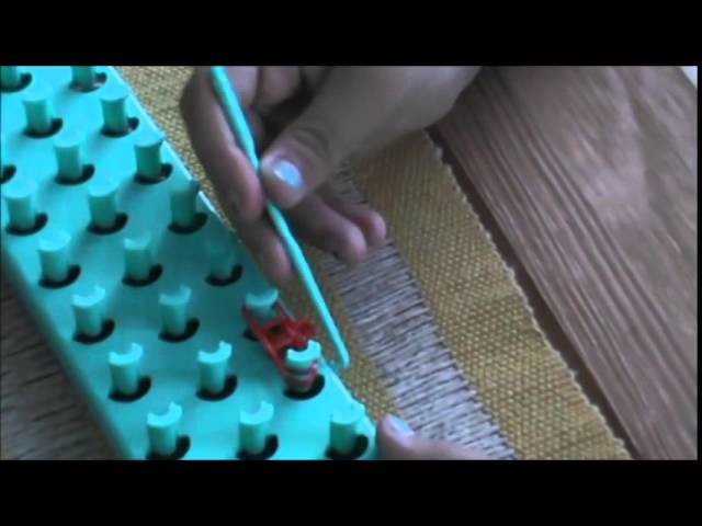 Ensinando a fazer pulseira rainbow loom com pingente