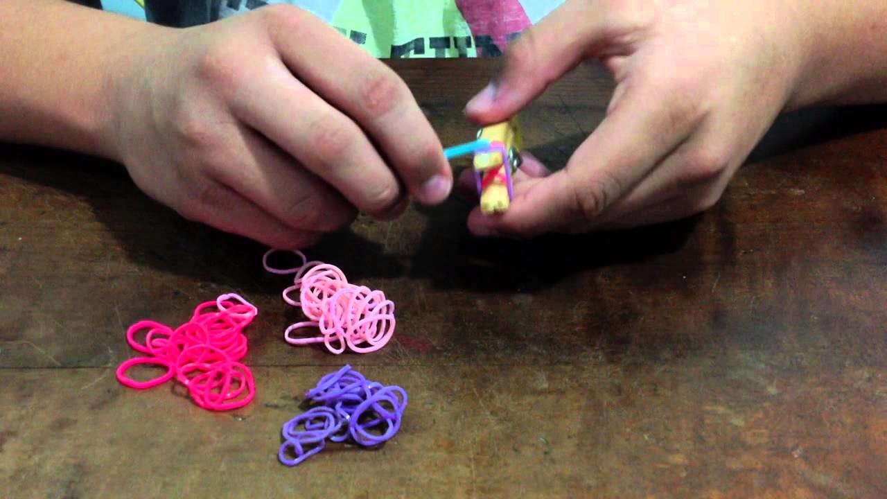 COMO fazer pulseiras de elasticos (Rainbow Loom)