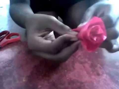 Como fazer uma rosa com papel crepom