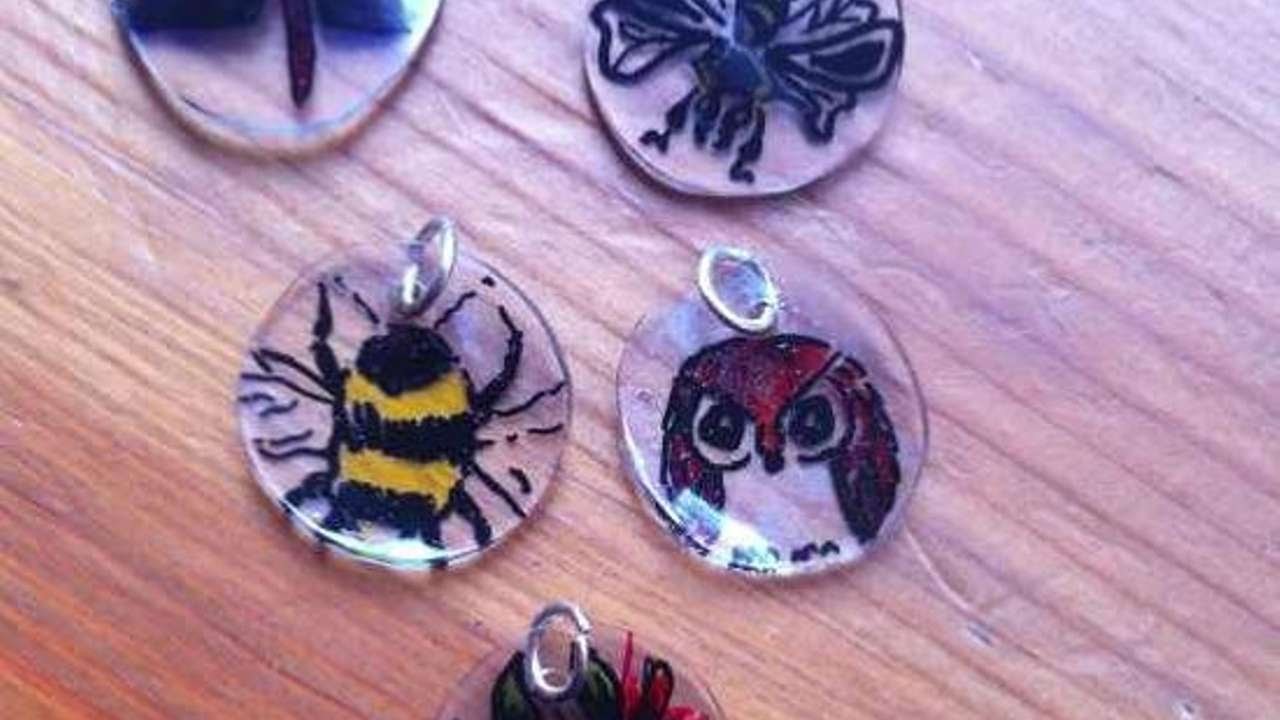 Faça Lindos Enfeites com Papel Shrinky - Faça Você Mesmo Artesanato - Guidecentral