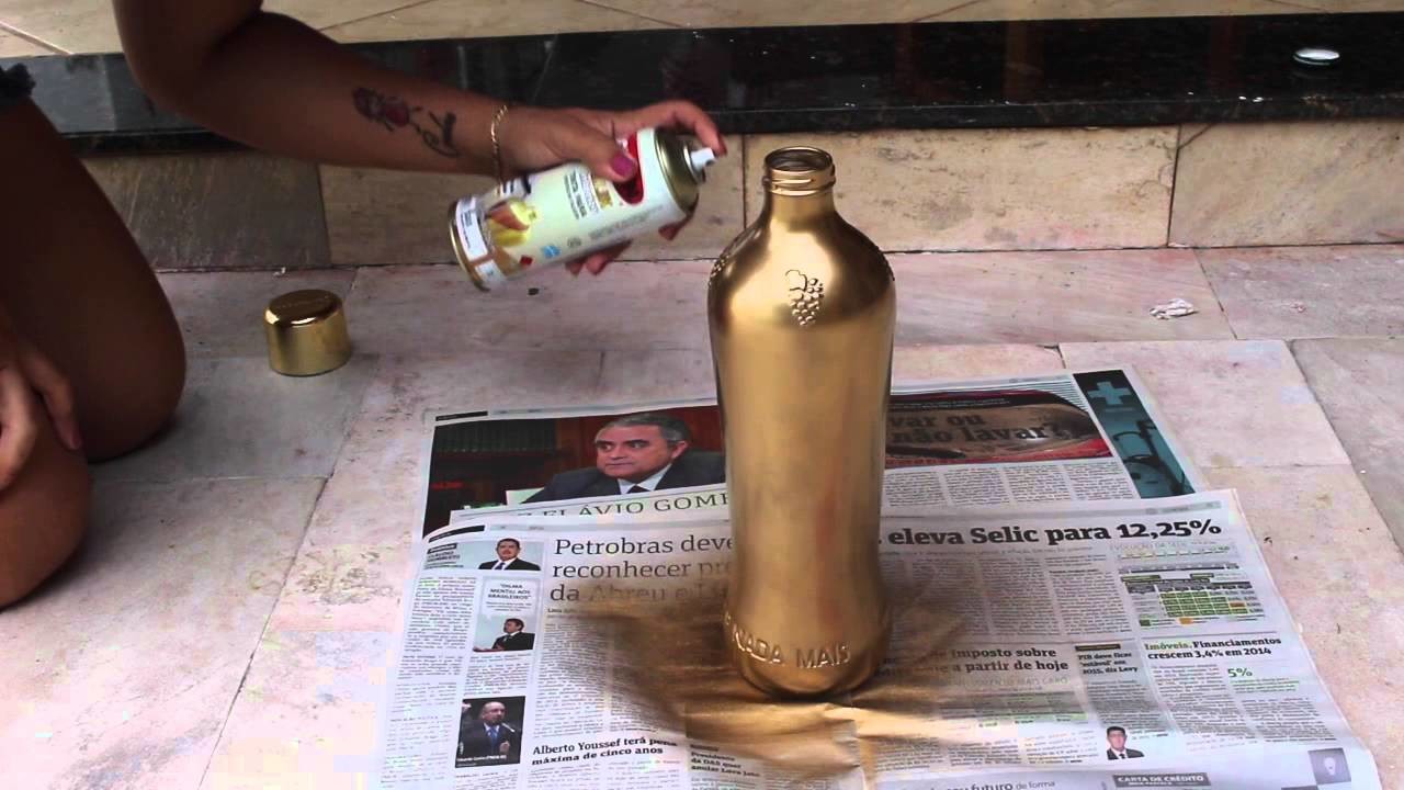 DIY: Transformando uma simples garrafa em um vaso de decoração.