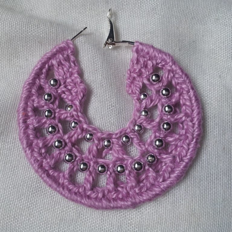 Brinco de croche com bolinhas passo à passo. Crochet earrings hoops with beads tutorial