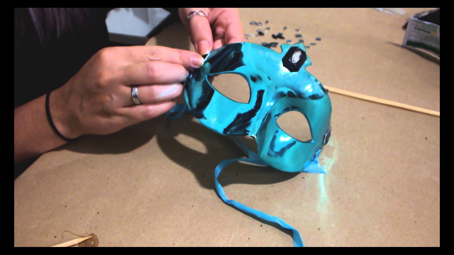DIY :: Customizando uma Máscara de Carnaval
