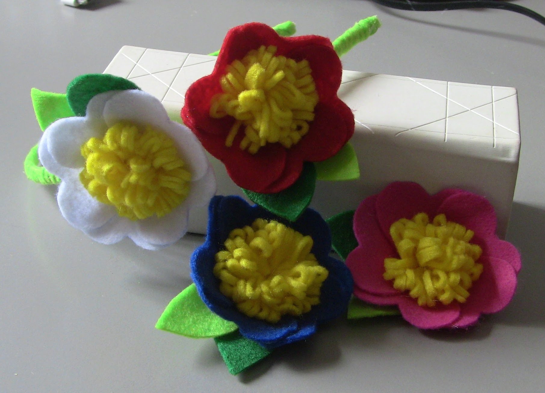 Flor com  petalas em forma de coraçao - Fabric flower tutorial