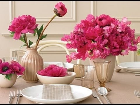 Como fazer um arranjo de flores para a mesa gastando pouco