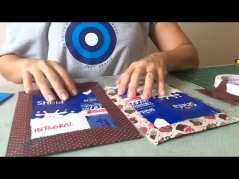 Caderno de receitas com caixas de leite