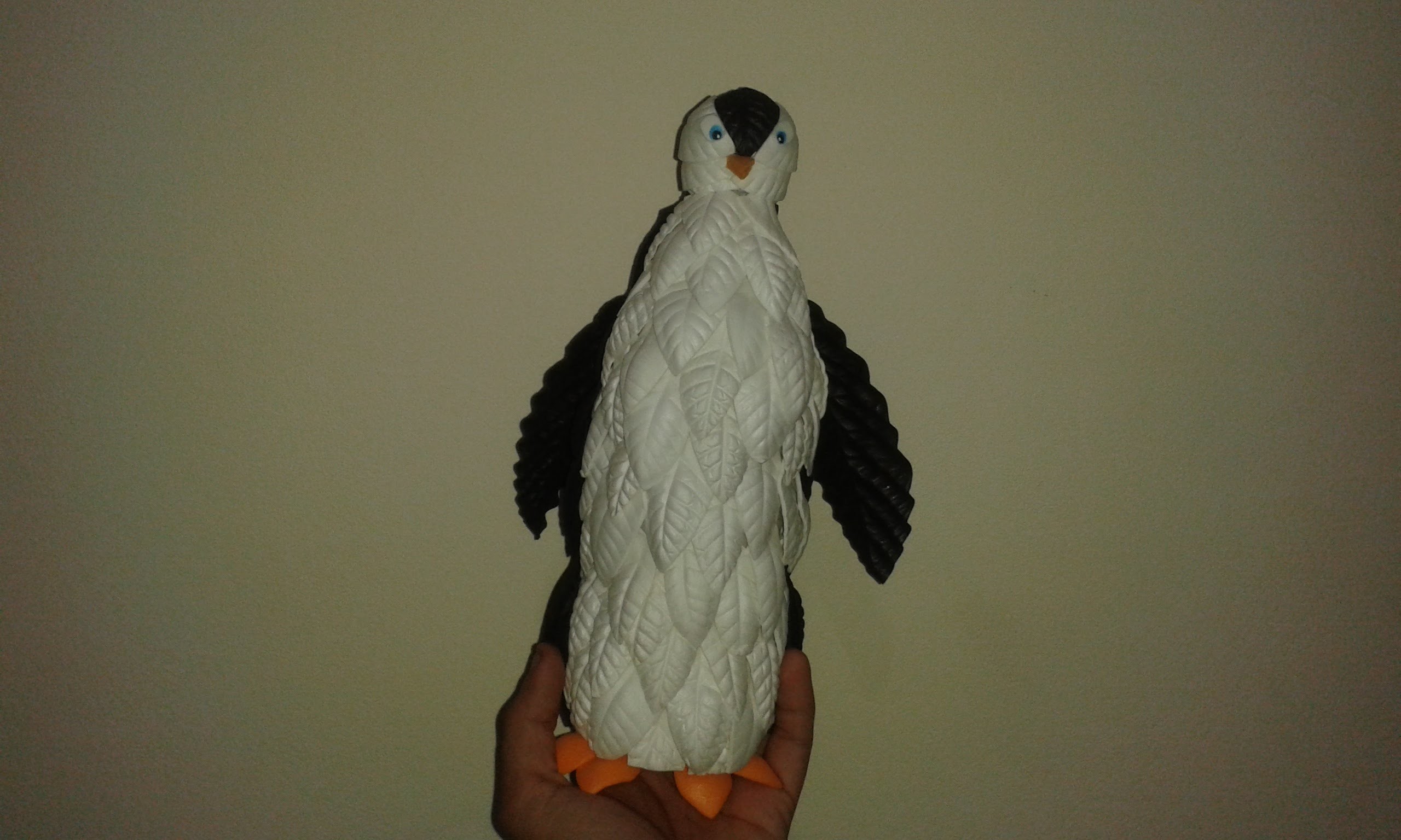 Pinguim de E V A com Garrafa Pet
