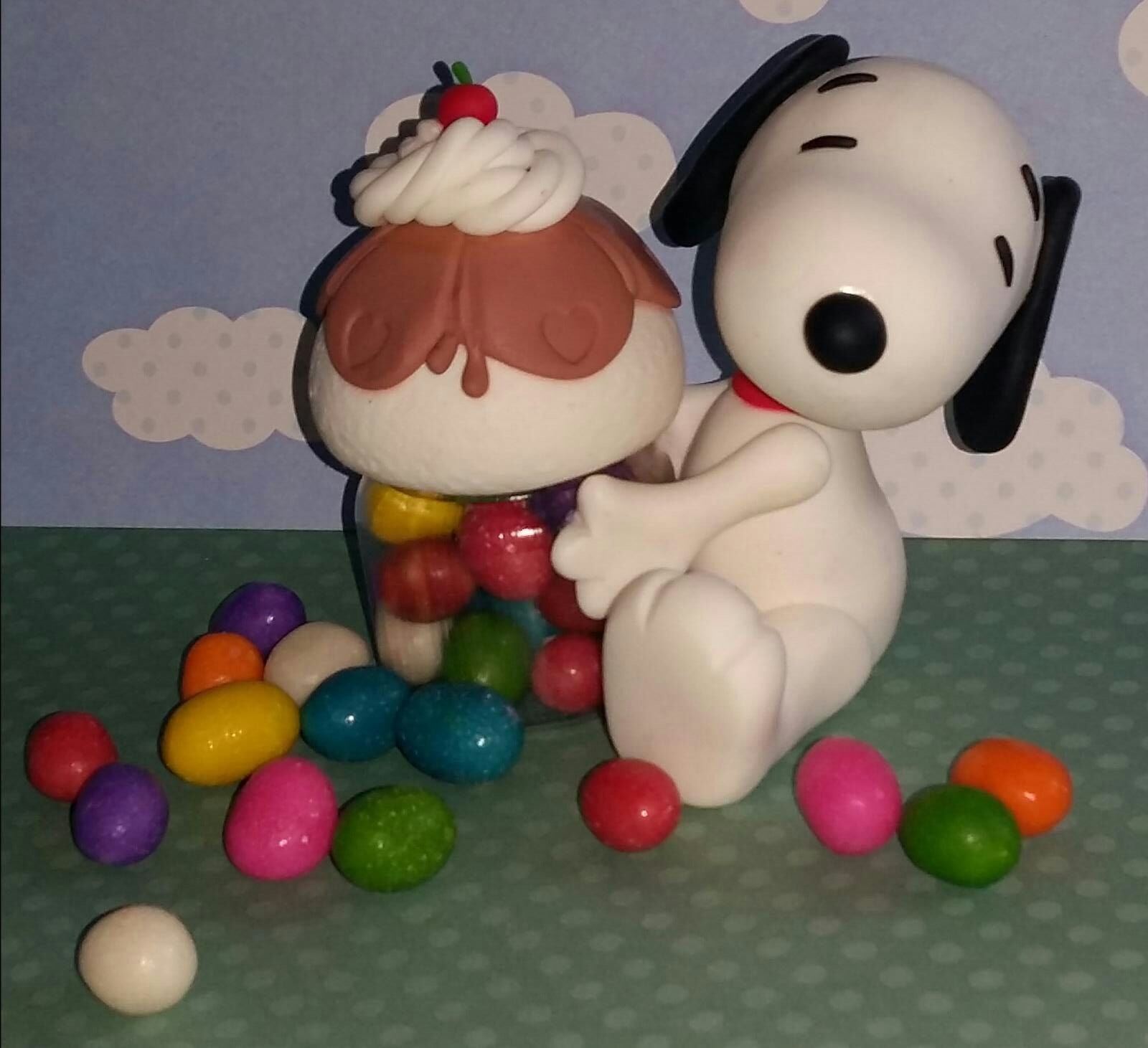 Pote cupcake com Snoopy de biscuit - Neuma Gonçalves