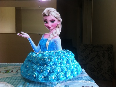 Bolo da Frozen - (Elsa) - com Rosas De  Chantilly - Culinária em Casa