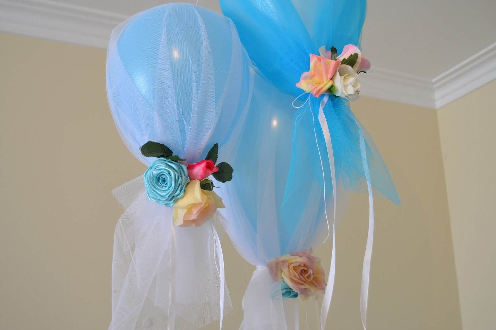 Como fazer decoração de festa infantil balões com tule tema Frozen da Elza