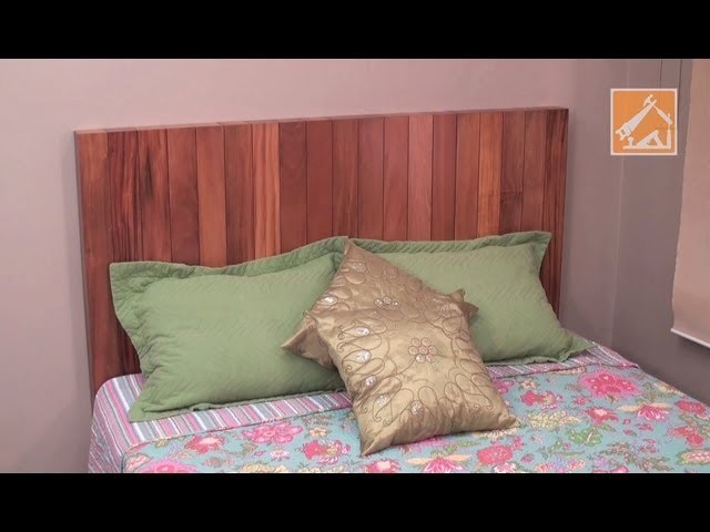 Cabeceira de cama com madeira reciclada