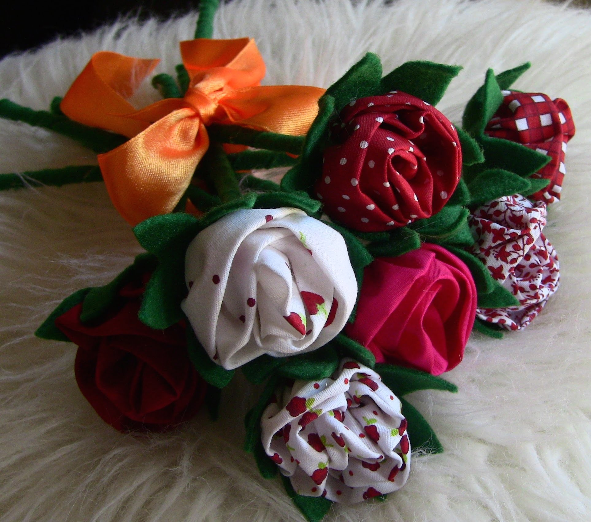 Rosas no Palito de tecido e feltro  - HOW TO MAKE ROSES- fabric flowers