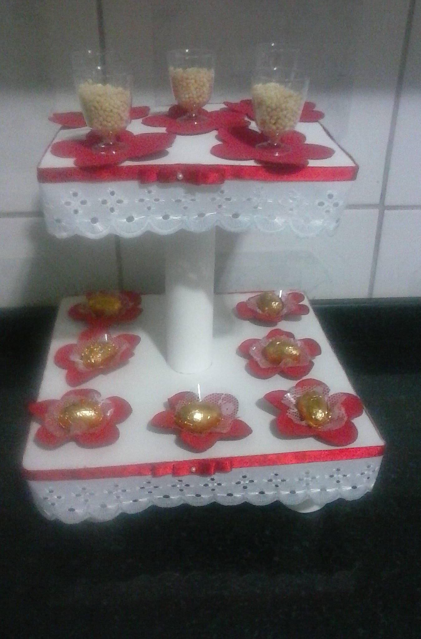 PAP torre porta cupcake com papelao e EVA