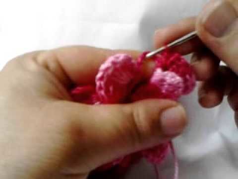 Flor de gomos rosa em croche