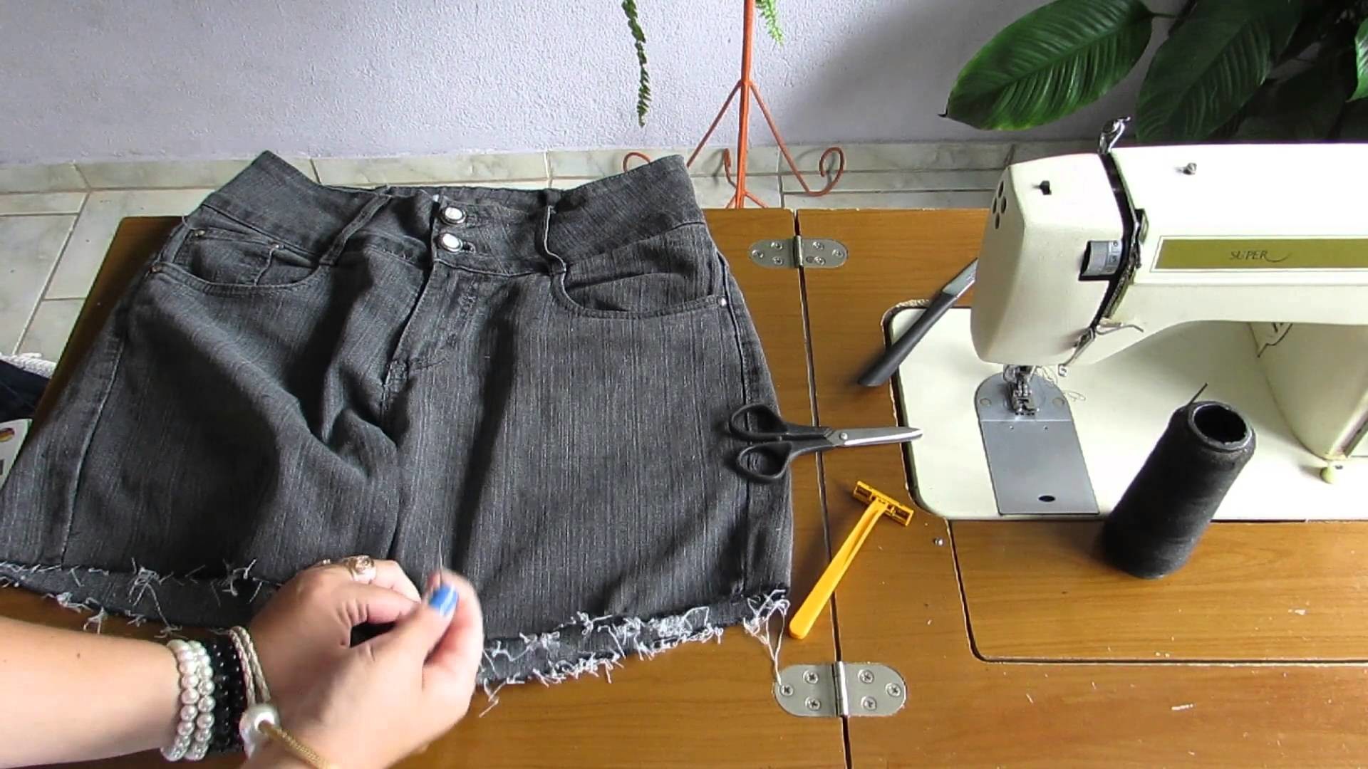Transformando Calça Jeans em shorts