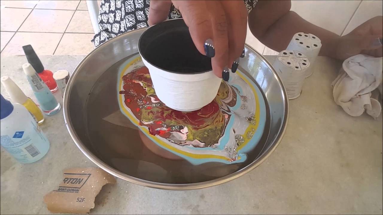 DIY.Reciclando vasinhos com esmalte de unhas(RECICLAR MACETAS CON ESMALTES DE UÑAS)