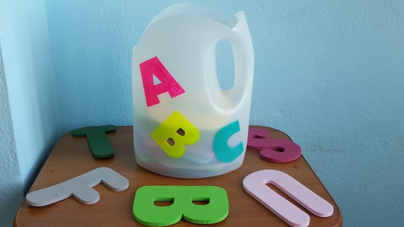 DIY-  Como Fazer um ORGANIZADOR  Para Letras Alfabéticas Com Garrafa de AMACIANTE. 