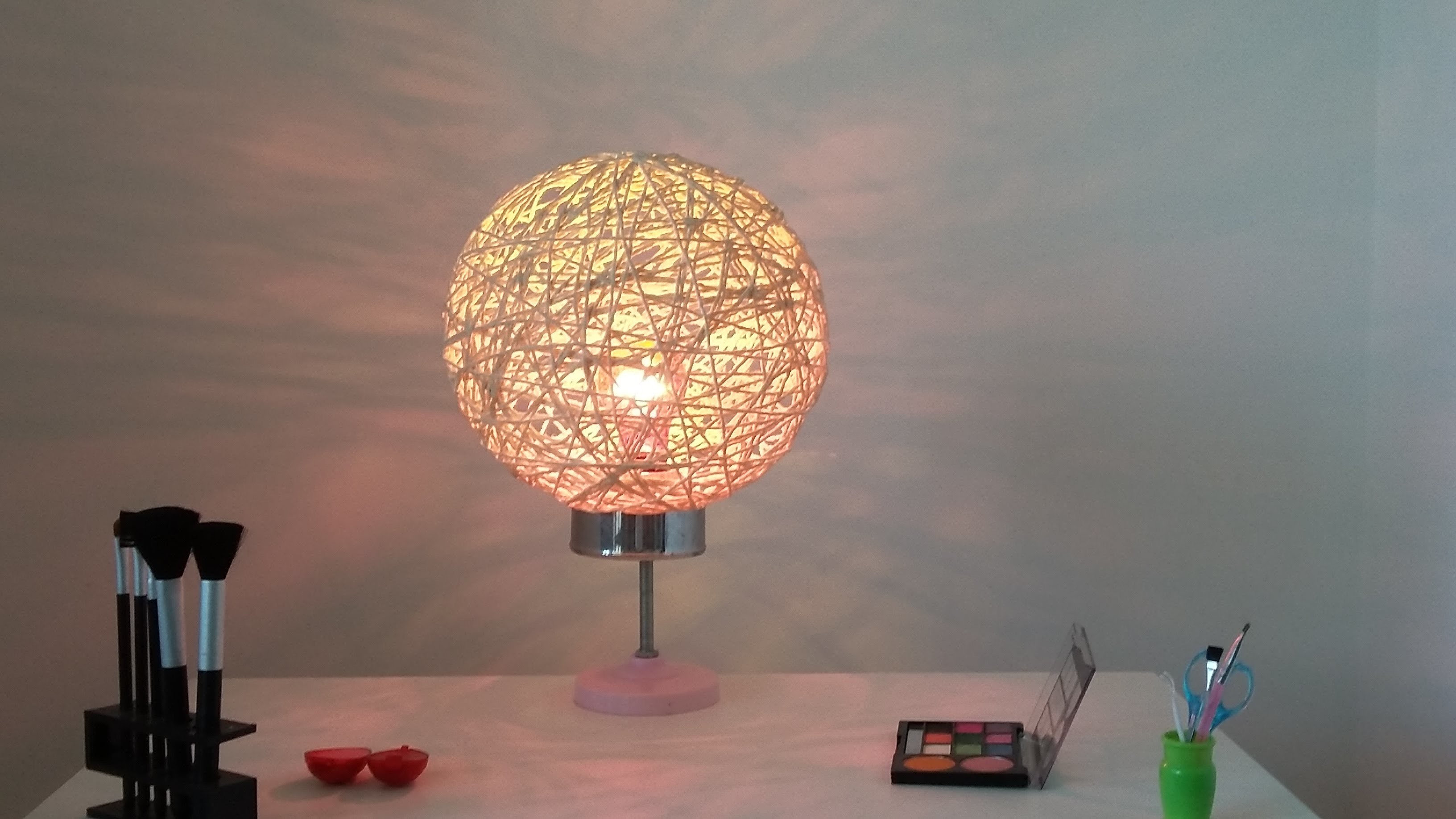 DIY: luminária de barbante em casa