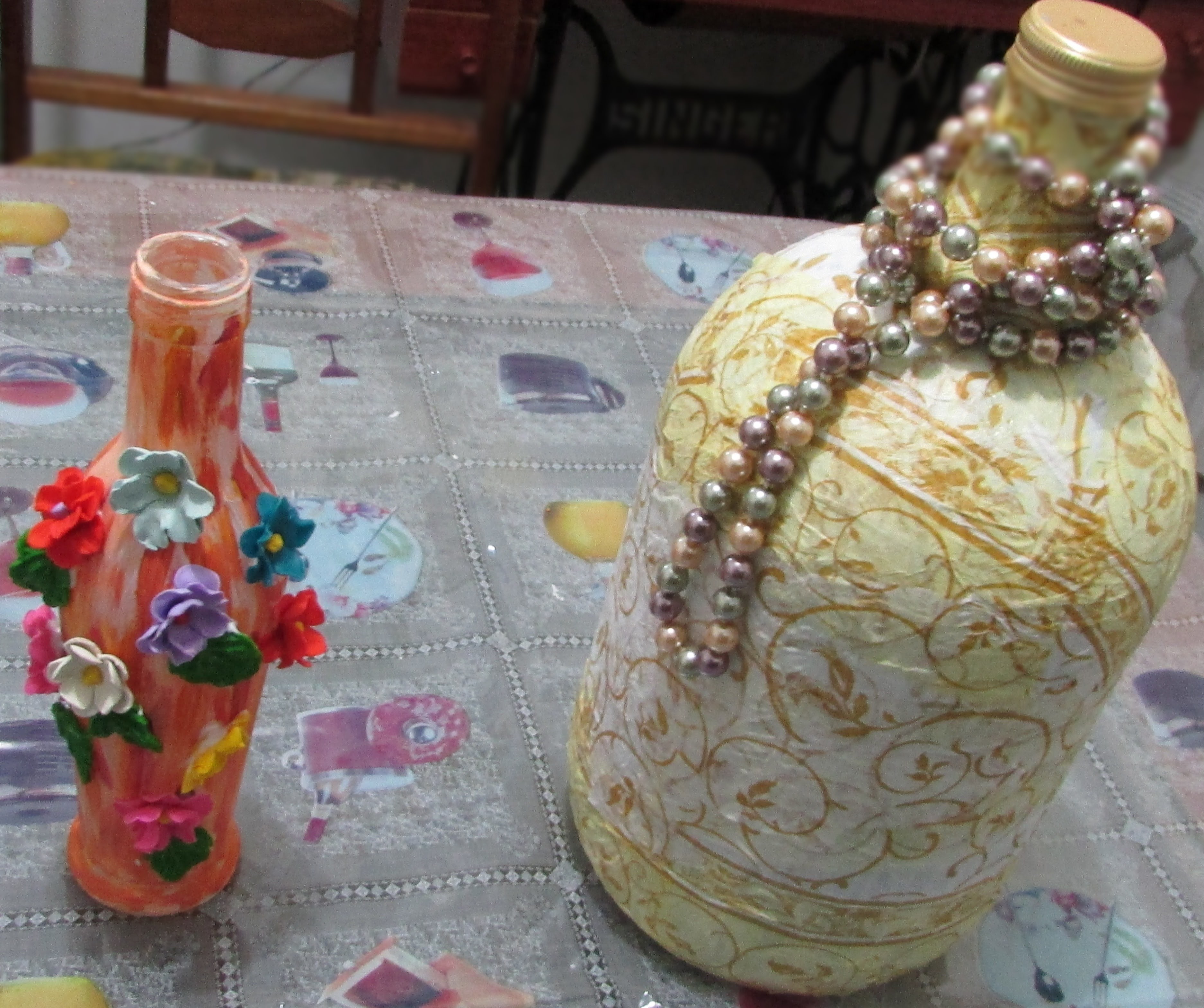 Artesanato: Como fazer decorações com garrafas de vidro