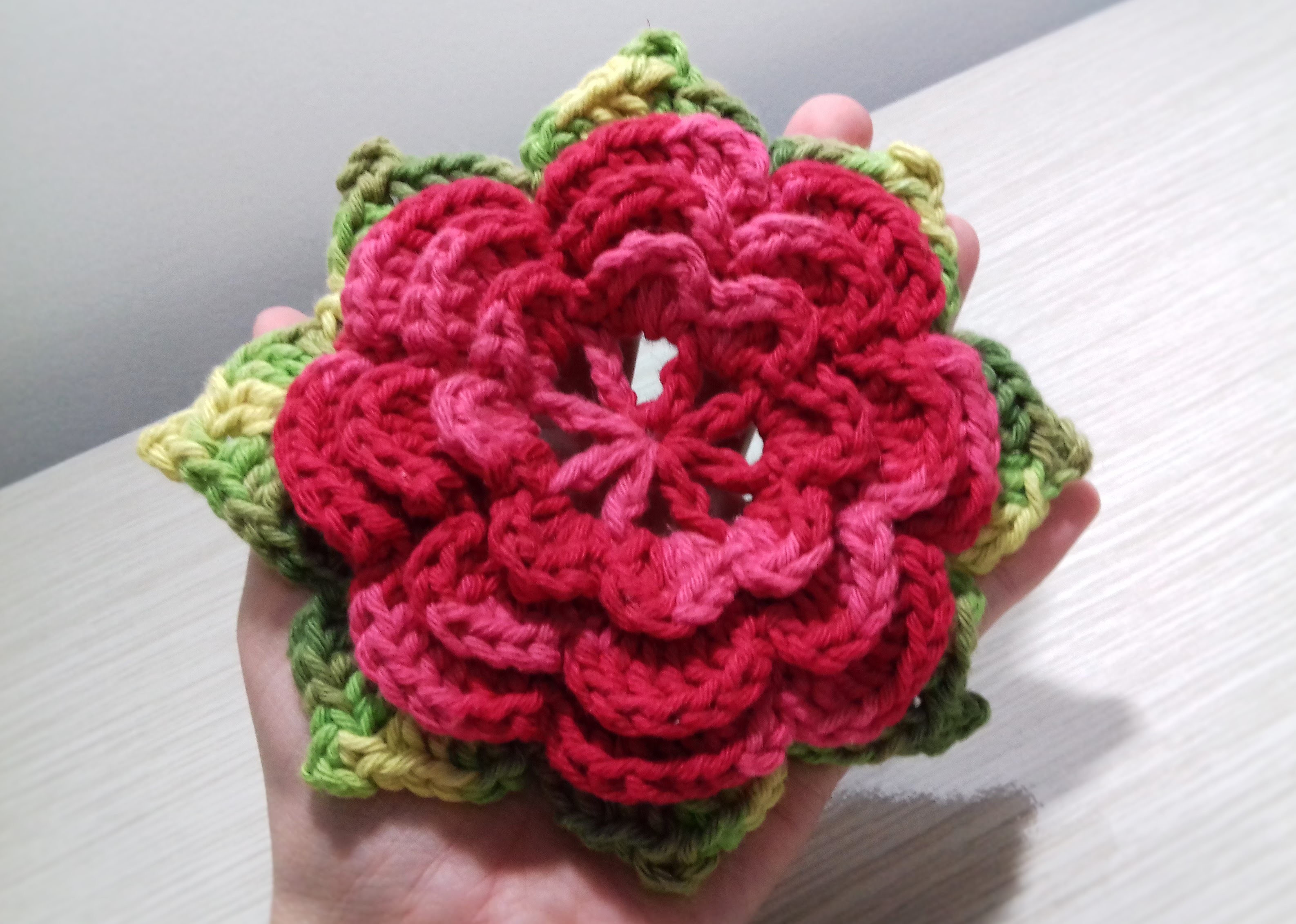 Flor  De Crochê para aplicação Mila
