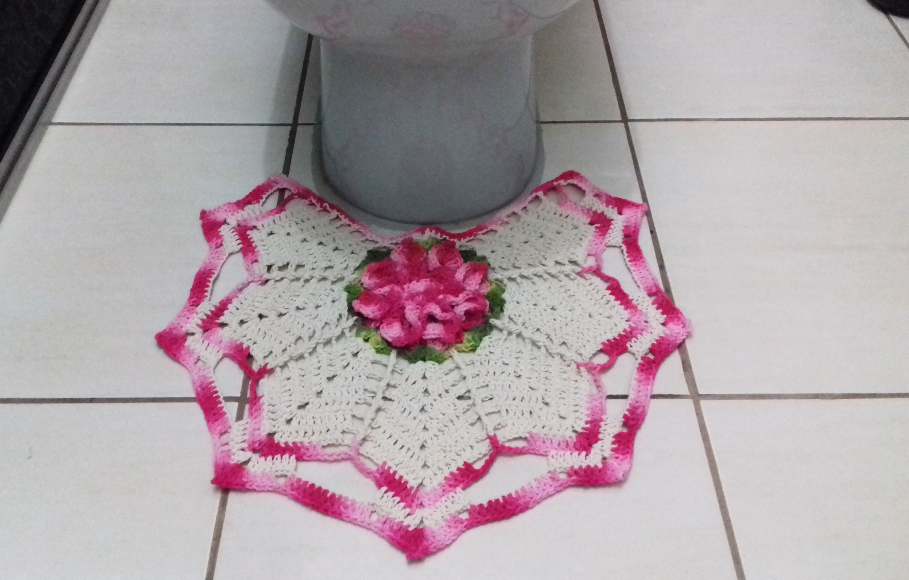 Jogo de Banheiro em crochê - Pé do Vaso # Flor Jade