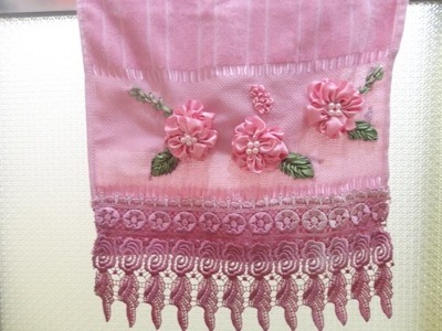 Flores Bordadas com Fitas de Cetim- Embroidered with satin ribbons