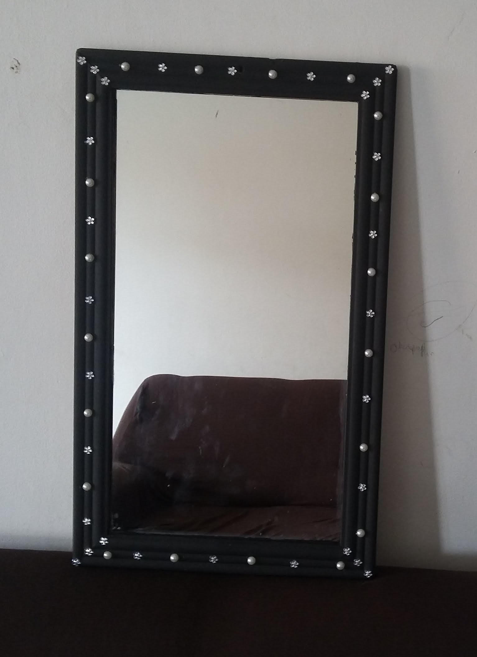 DIY:Como costumizar a moldura  do espelho usado.