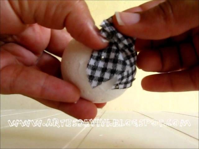 Como fazer uma pinha de natal com tecido e bola de isopor