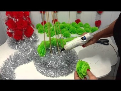 Aula 44 - Como fazer uma árvore de Natal com flores de papel crepom (Artesanato)