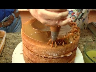 Norma Araújo e  Sandra Hakimi  Fazendo Naked Cake
