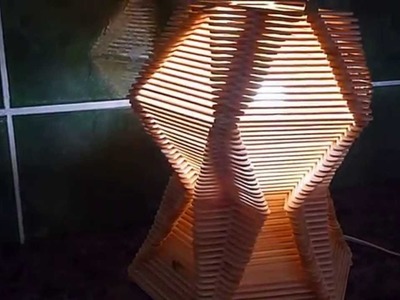 Luminária    feita   com   palitos   de   picolé