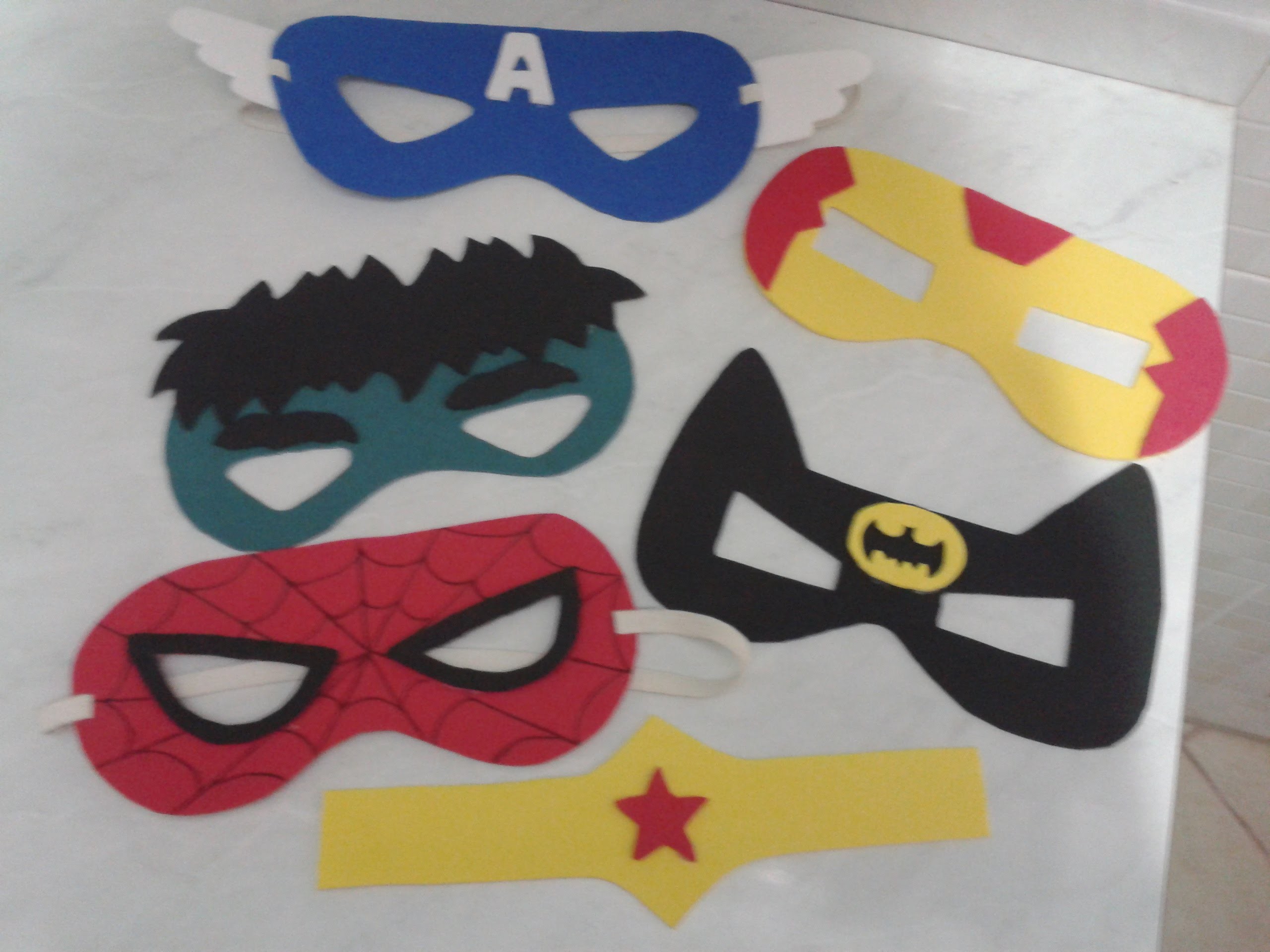 Como fazer mascaras de super herois com E V A