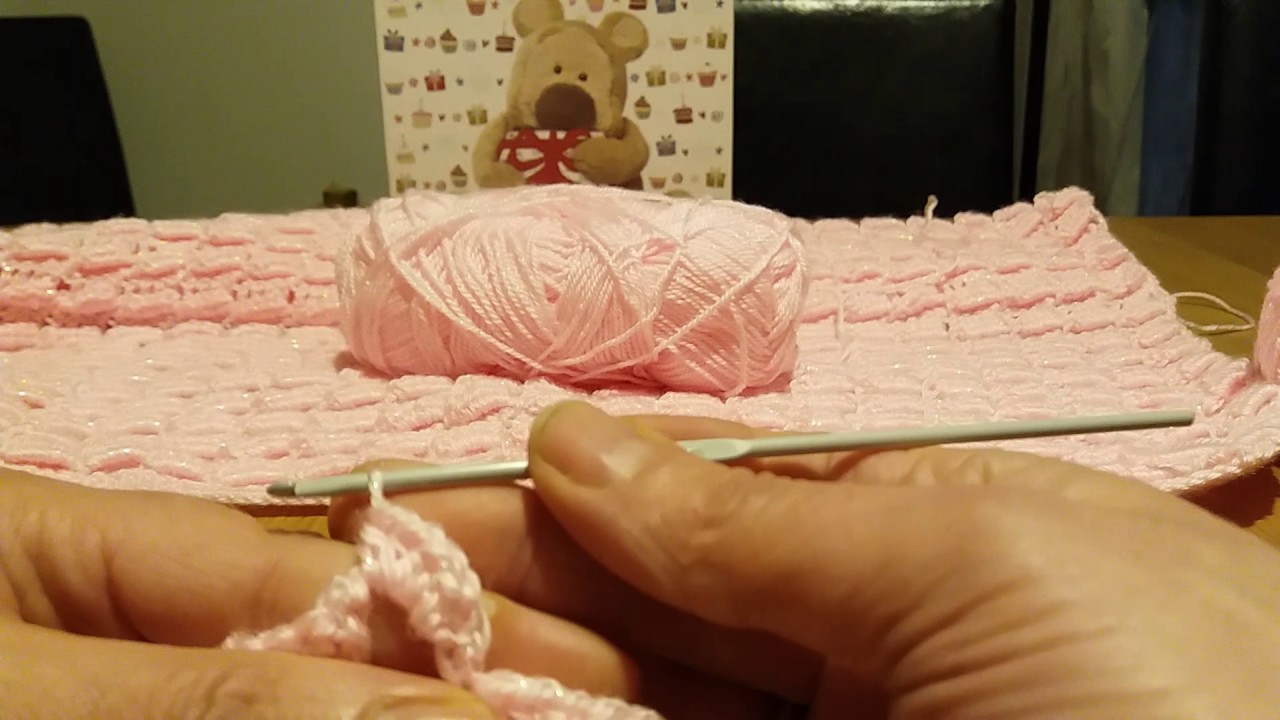 Manta rosa para bebe em croche